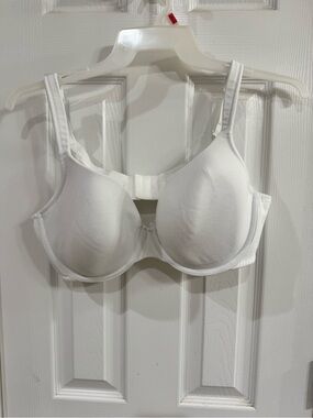 Cacique White T-Shirt Bra - Smooth Padded Support